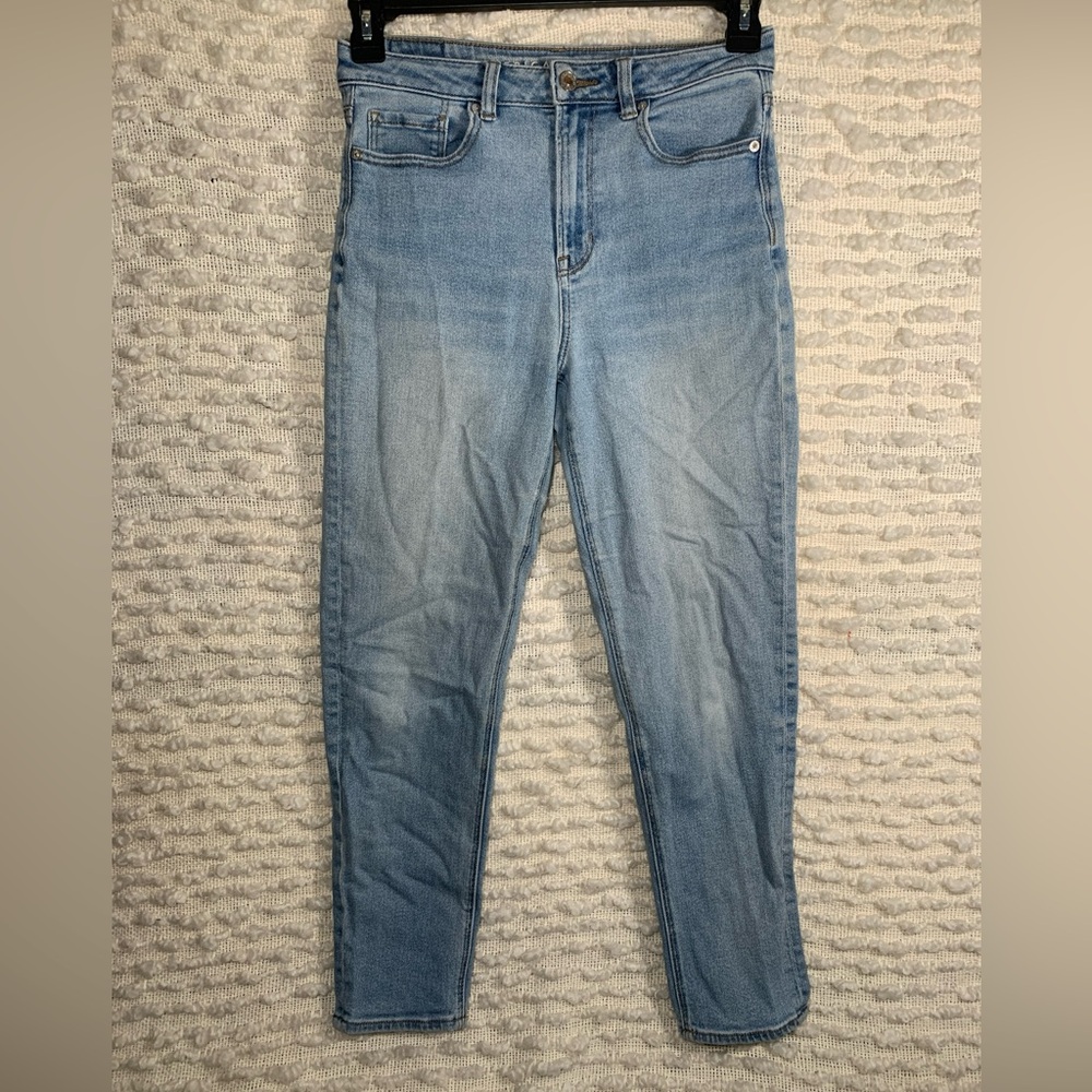 AMERICAN‎ EAGLE WOMENS SIZE 4 MOM JEAN STRETCH BLUE DISTRESSED STRAIGHT CASUAL